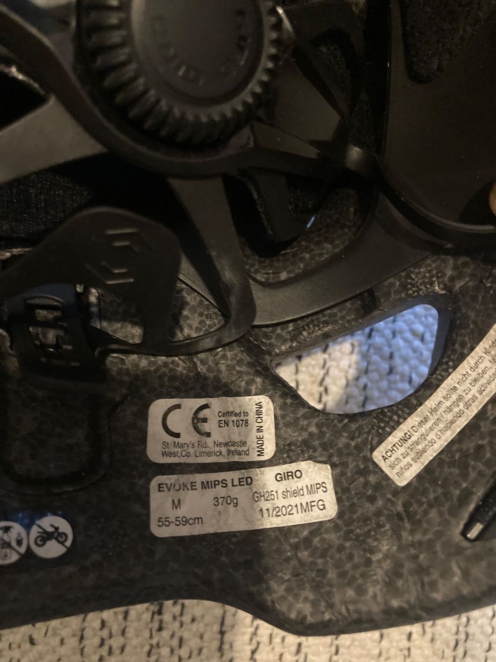 Caschi: Velo Helm – Usato da St. Gallen venduto da Corinne1234 5