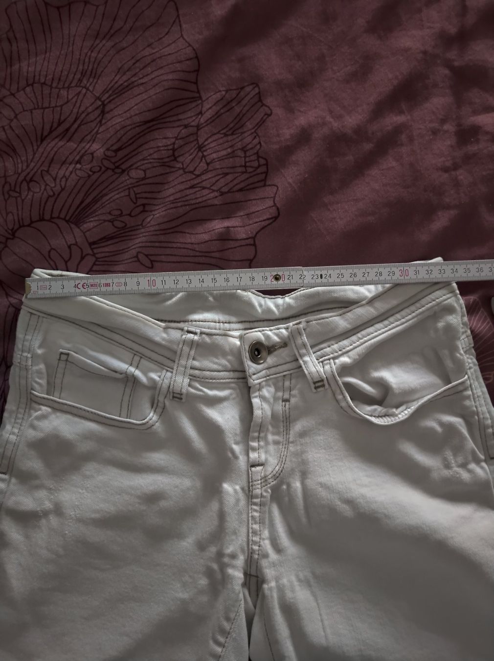 Pantaloni: jeans- Shorts – Usato da Salenstein venduto da Silly...0 3