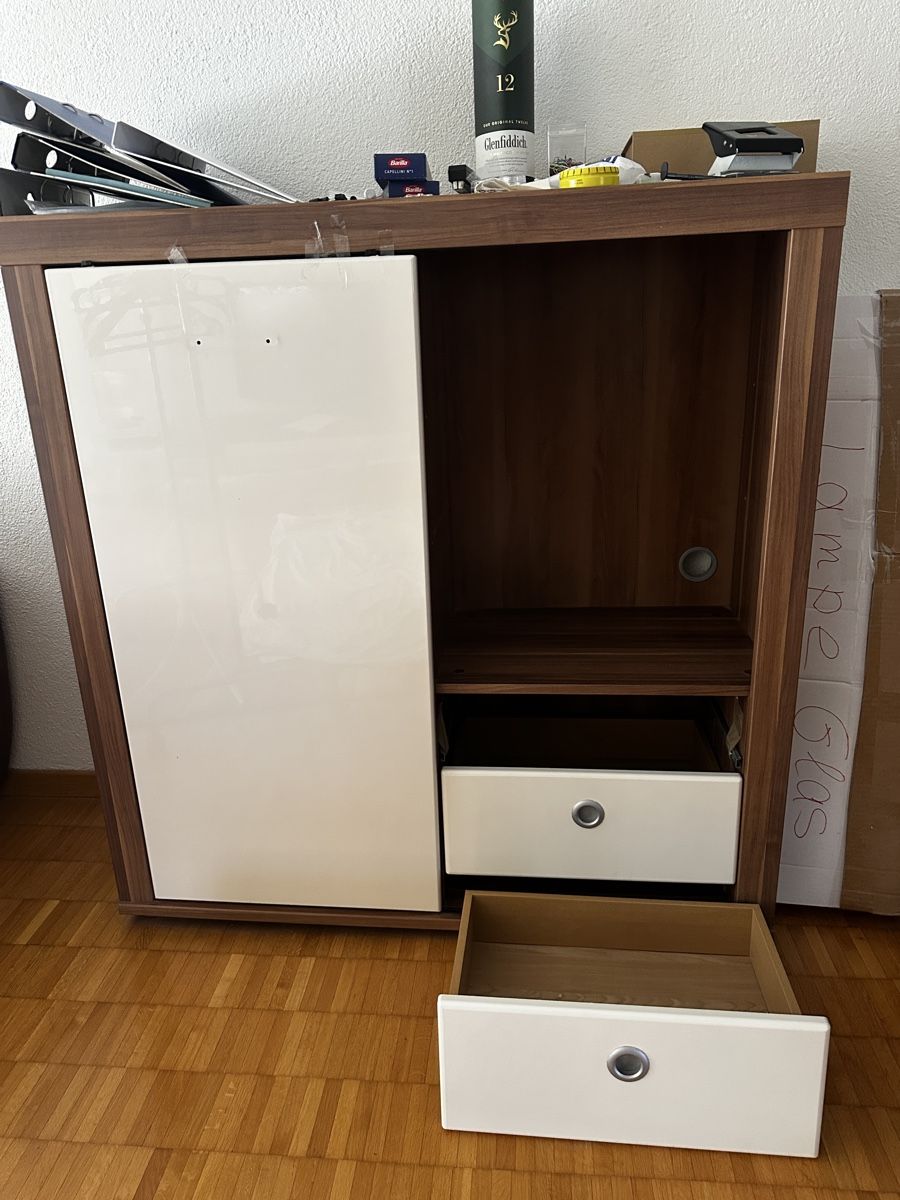 Cassettiere: Highboard / Sideboard mit Vitrinenfächern – Usato da Ittigen venduto da Janna07 1