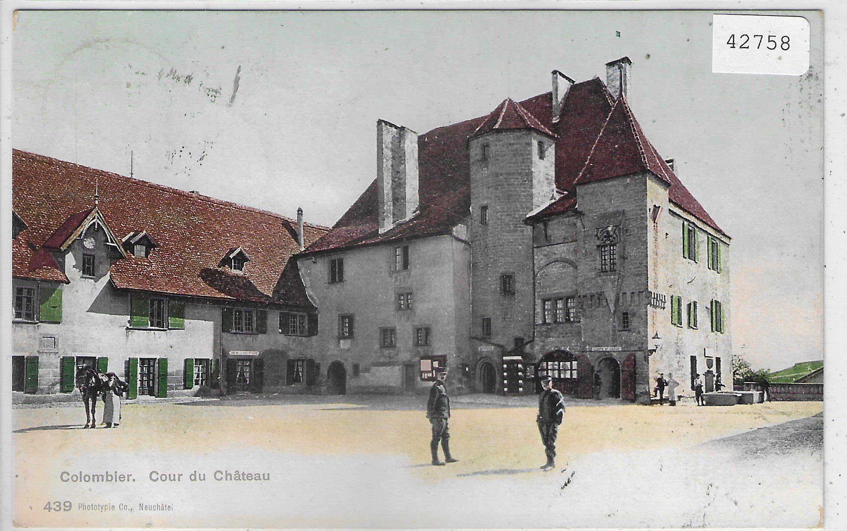 Cartoline postali: Colombier - Cour du Chateau - animee – Usato da Ettingen venduto da Kartenplanet
