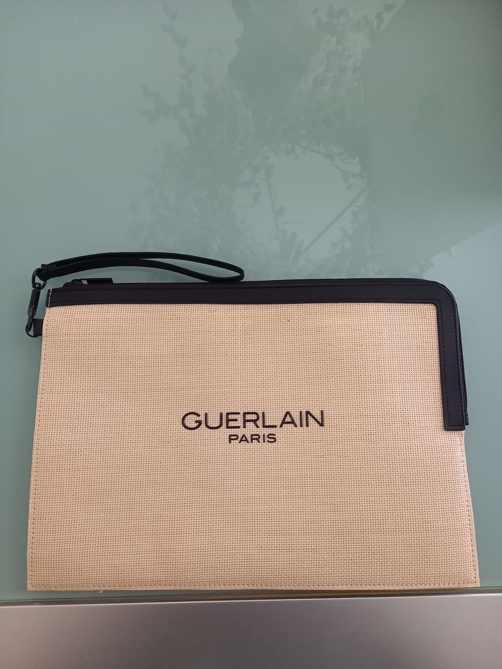 Guerlain Borse da donna: Guerlain Original Abendtasche vielseitigVerwendbar unbenutzt – Nuovo e nell'imballaggio originale da chur venduto da sieger911