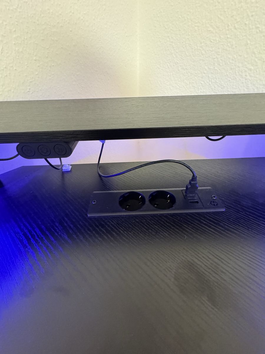Bureaux: Gaming Tisch mit LED – D'occasion à Rotkreuz par La44s 2