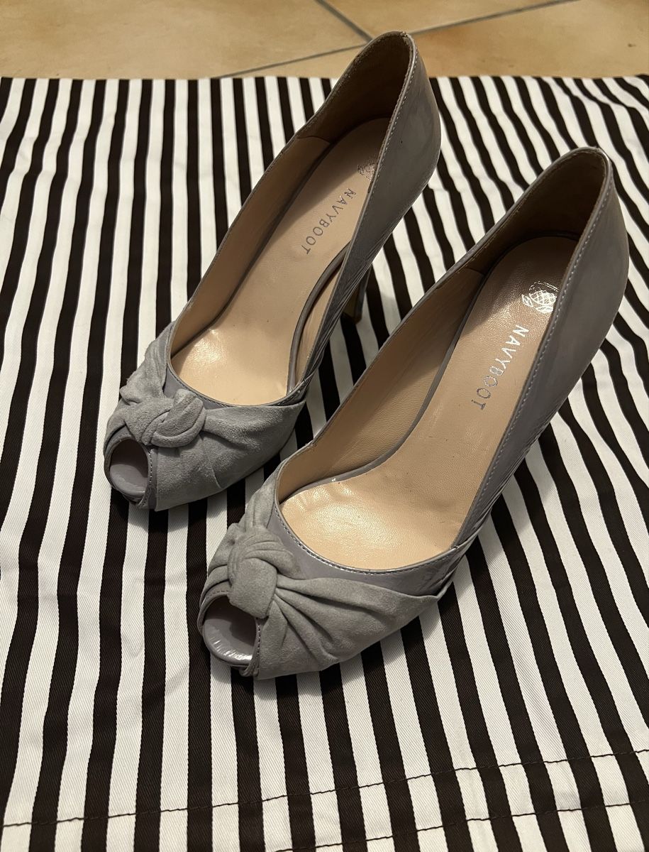 Navyboot Scarpe da donna: Talons gris NAVYBOOT taille 37 bon état – Nuovo (secondo la descrizione) da Arvillard (Salins) venduto da mental0mystique 4