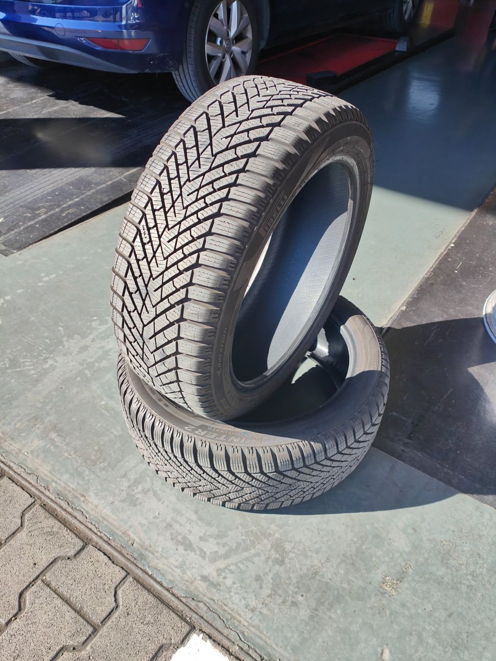 Pirelli Pneumatici & Ruote complete: 225/45 R18 Winterreifen – Usato da Oberengstringen venduto da Reifen-Lagerverkauf