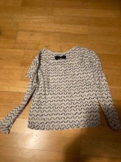 Pulls et sweat-shirts: Pull léger t.128 – D'occasion à Boudry par Lamue01 1