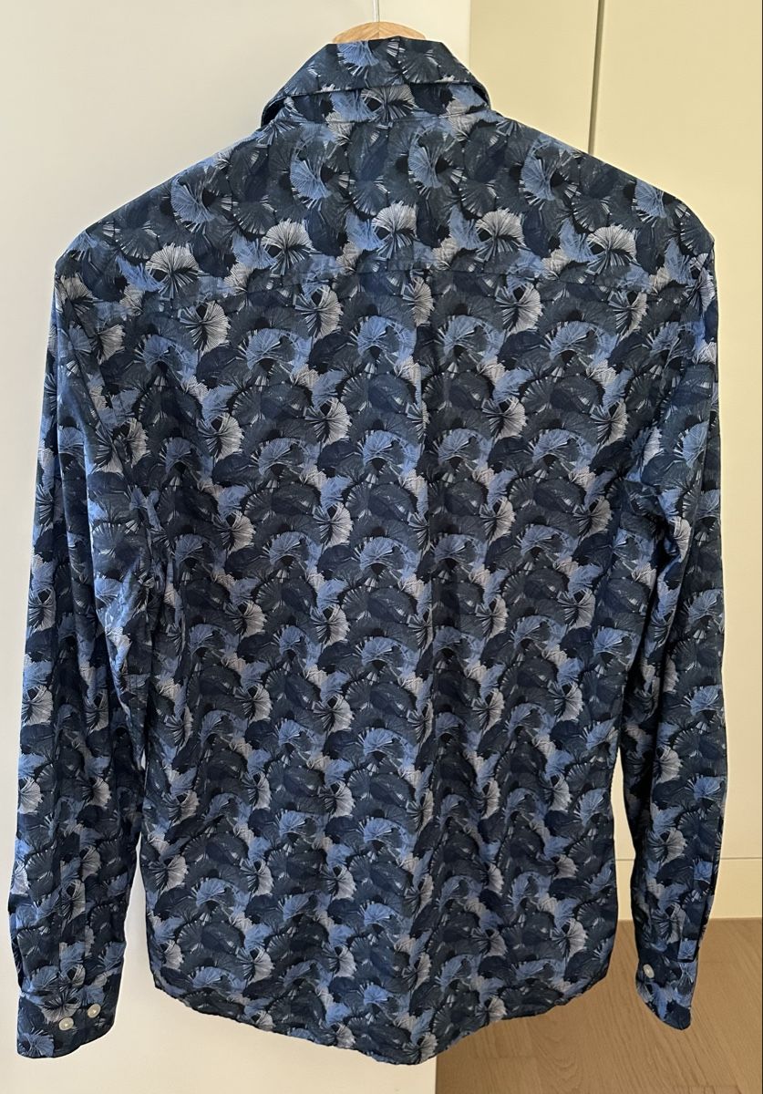 Chemises: Chemise bleue  – D'occasion à Genève par AuTuMnLoveR 1