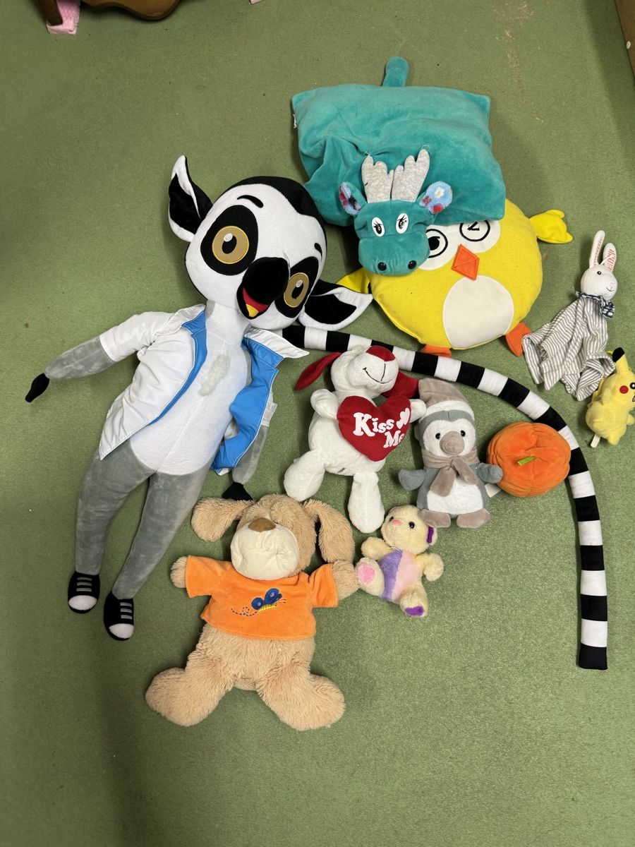 Giocattoli: Plüschtiere Set, Hase, Pikachu, Pinguin uvm. – Usato da Jona venduto da Good_luck_