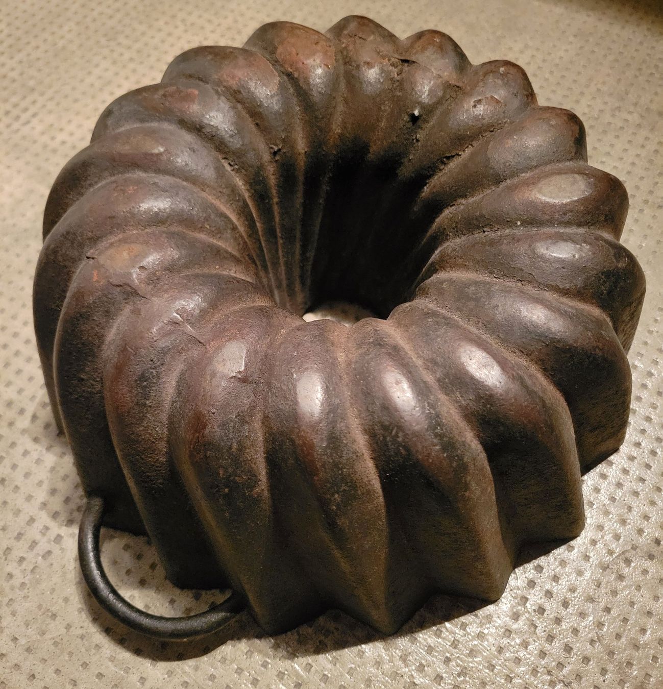 Teglie da forno: Antike Gugelhupf-Form – Usato da Basel venduto da gbe_8hlw 1