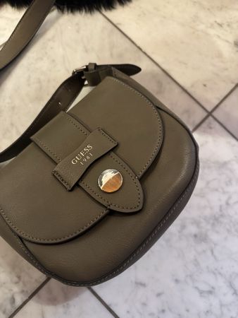 Guess Echt Ledertasche, Khaki-Farbe, neu!