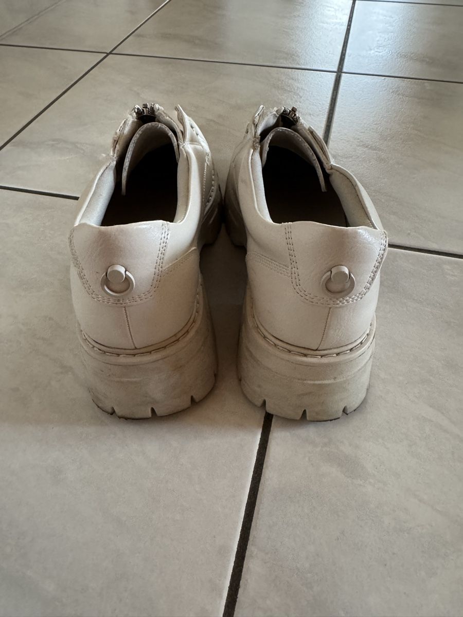 Scarpe da donna: Weisse Schuhe, Gr. 39 – Usato da Hergiswil NW venduto da kaufe_at_kaufmann 2