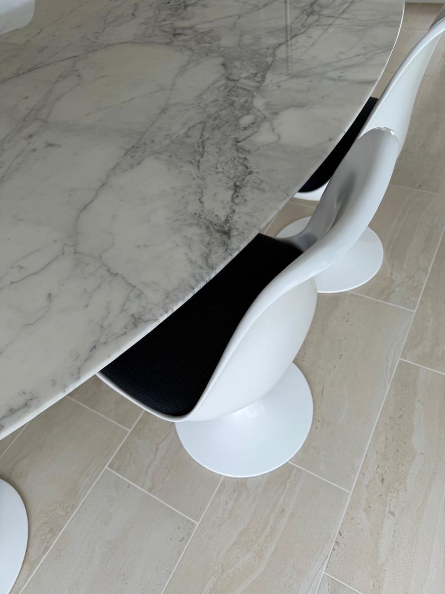 Knoll Set di tavolo e panche: Knoll Oval Saarinen table – Nuovo (secondo la descrizione) da Zürich venduto da Claus-Zr 3