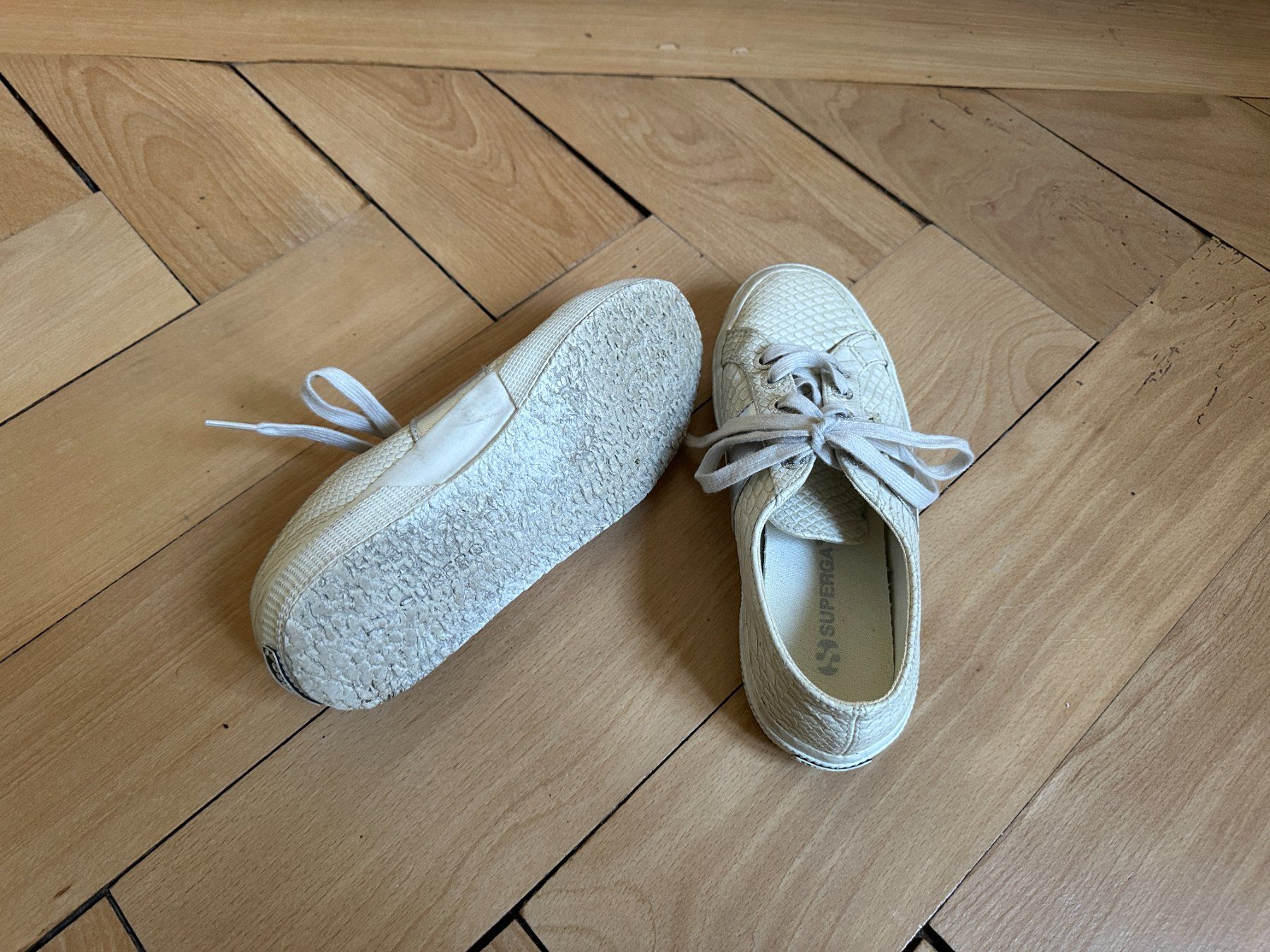 Superga Scarpe da donna: SUPERGA - Sneaker weiss-silbern 35 – Usato da Zürich venduto da Diazaio 3