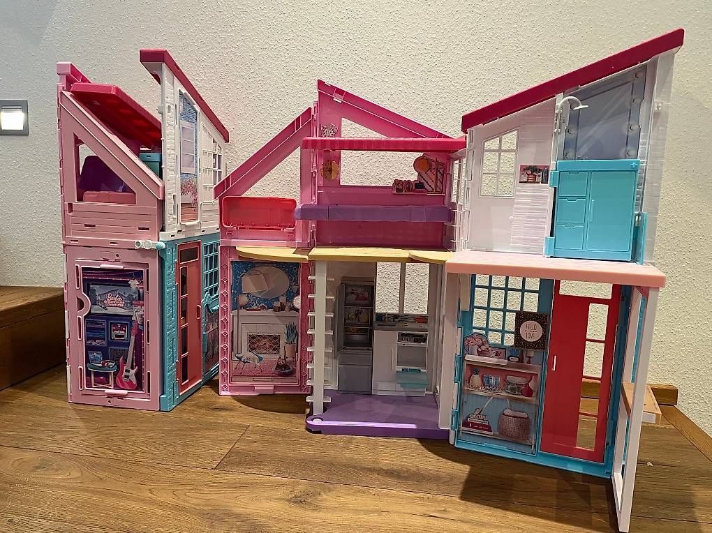 Giocattoli: 2 Stk Barbie Malibu Haus – Usato da Lausen venduto da Saxibe 1