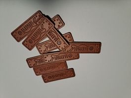 10 Schildli zum Annähen mit dem Text "Handmade"