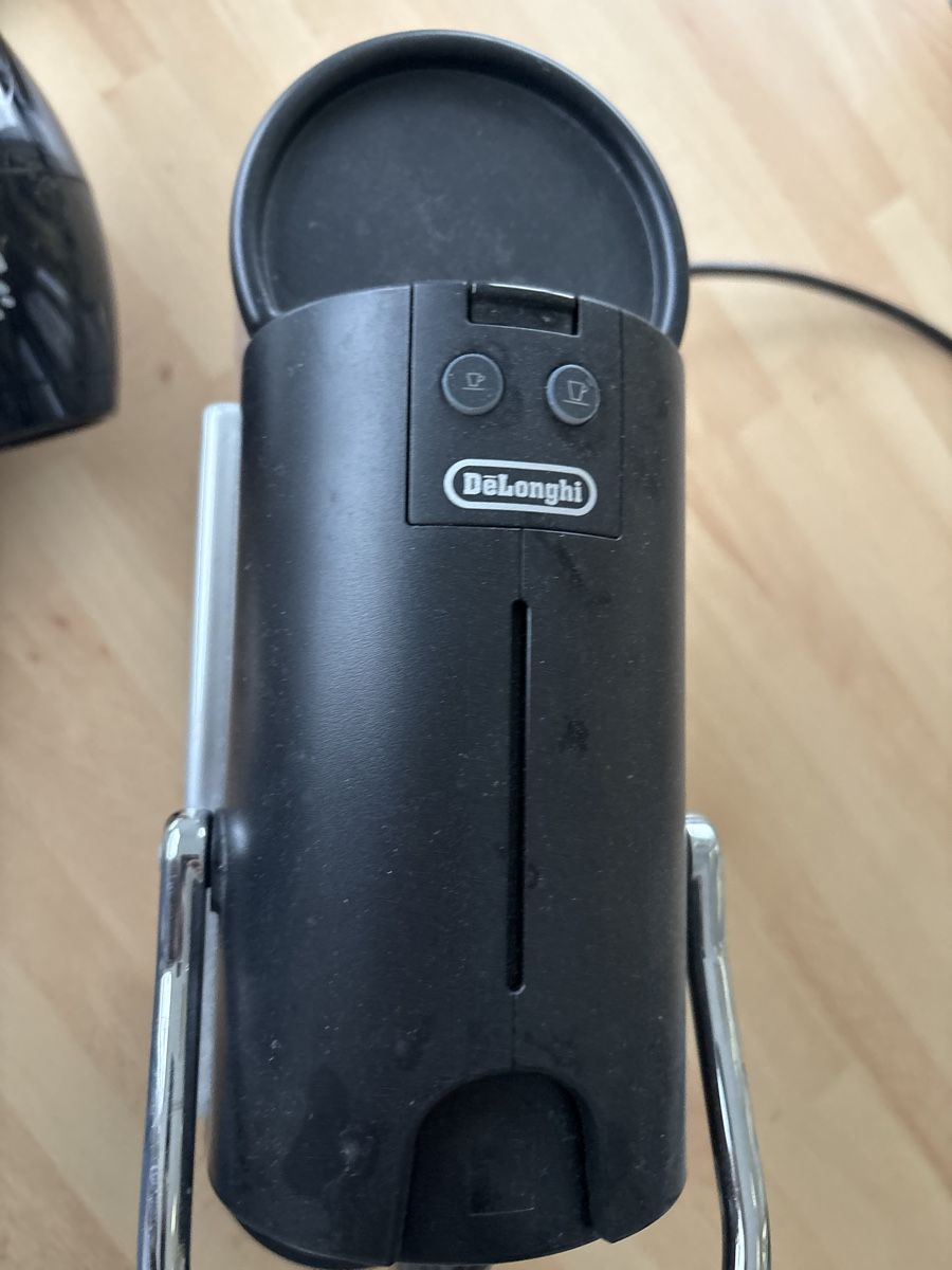 Macchine per caffè & Macchine per espresso: Kaffeemaschine DeLonghi Nespresso Pixie silber schwarz – Usato da Bilten venduto da vjo_qpx5