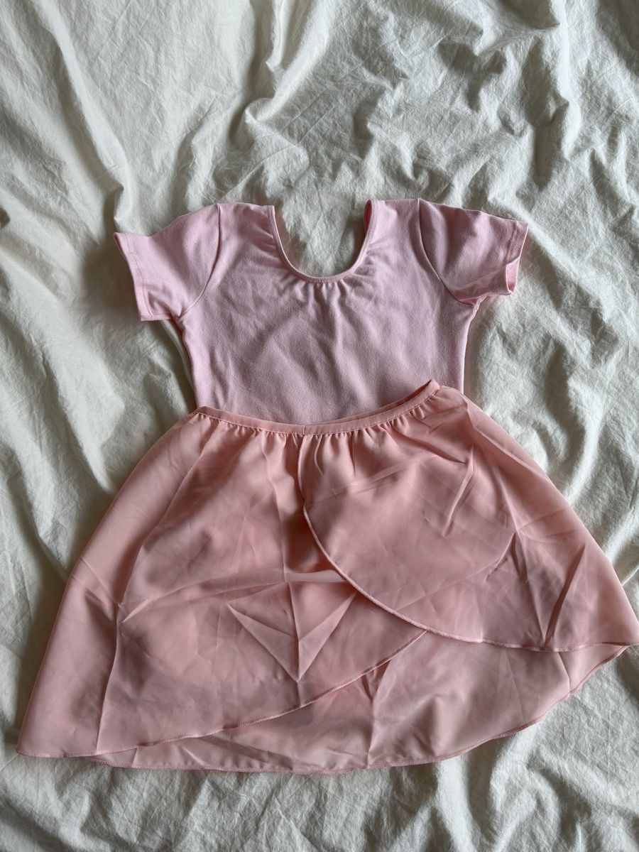 Lotti & Set di vestiti: Rosa Ballett Leotard mit Rock  – Usato da Bern venduto da wisemagpie