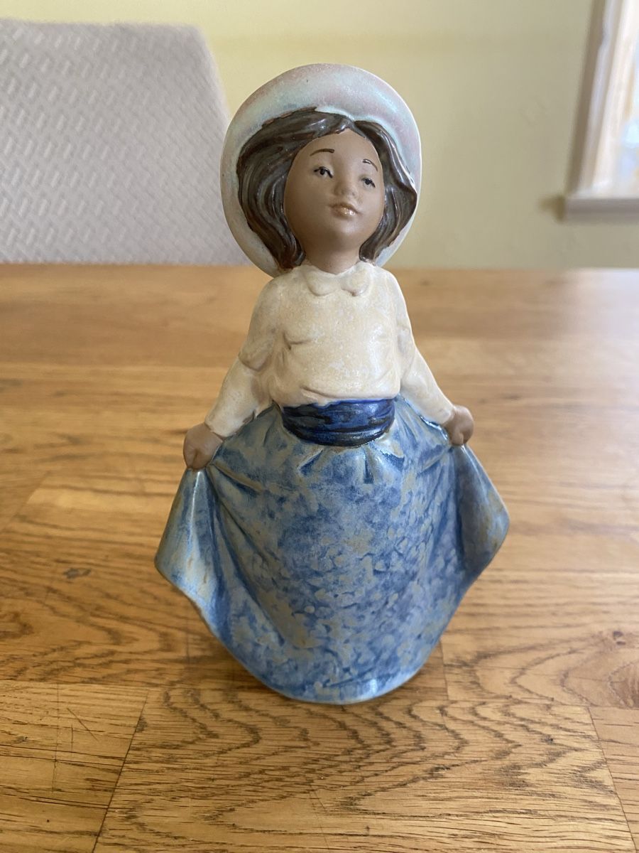 Lladro Figurines: Frauenfigur NAO Spain – D'occasion à Flawil par Naphtali