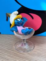 Schlumpfine im Drink-Glas