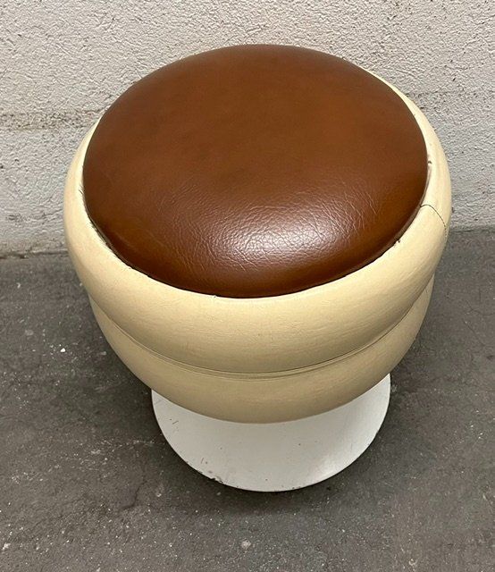 Sgabelli: Hocker 70er mit Geheimfach – Usato da Zürich venduto da gigimai67 1
