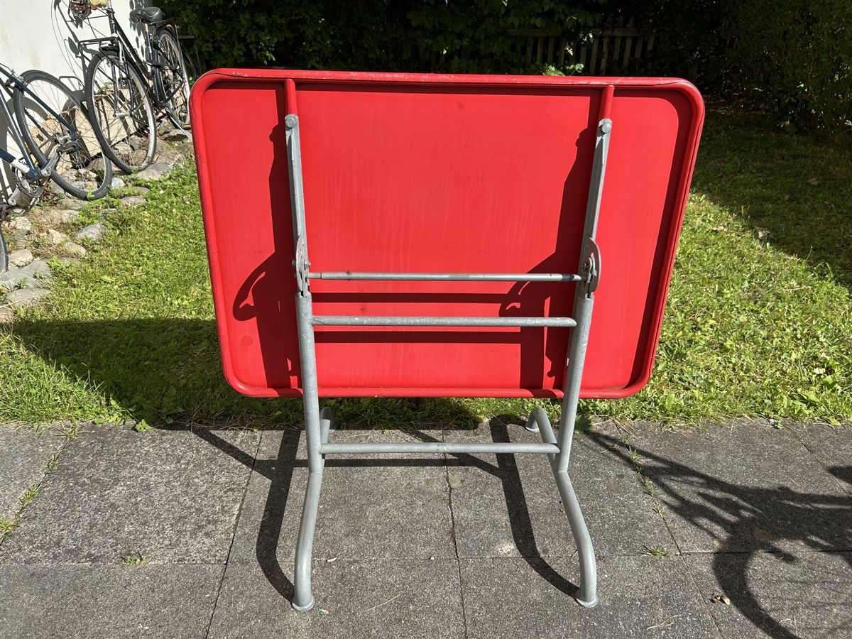 Tables: Blechtisch Sissach – D'occasion à Zürich par ann_9fv5 2