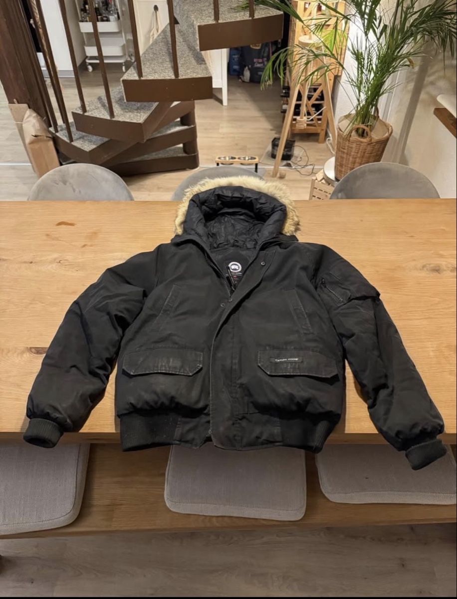 Canada Goose Vestes: Blouson Canada Goose noir M – D'occasion à Biel/Bienne par Lor_jxl2