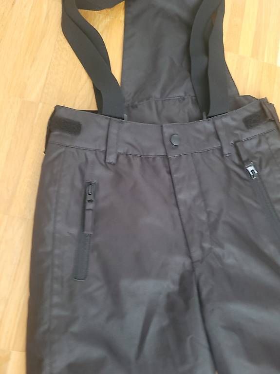 Pantaloni: Skihose mit Handschuhe Gr134 – Usato da Oberaach venduto da Svea11 1