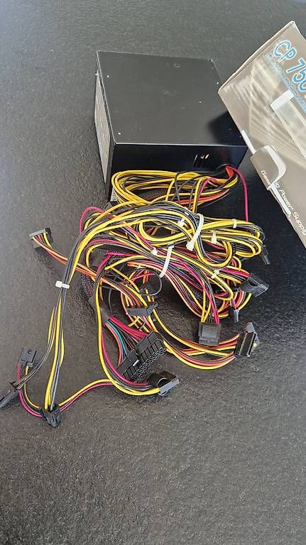 Componenti elettronici: Neues PC Netzteil - 750W – Usato da Oeschgen venduto da Osche02 4