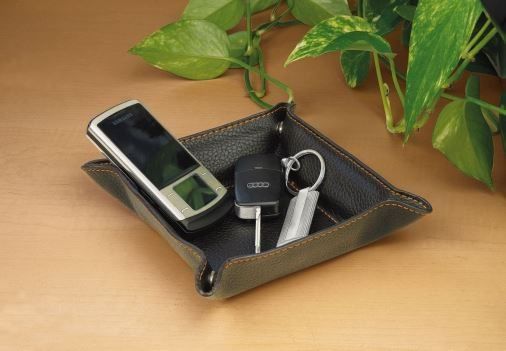 Sonstige Kleidung & Accessoires: Hosentaschen-Depot, aus Kunstleder – Neu und originalverpackt aus St. Gallen von cointec 1