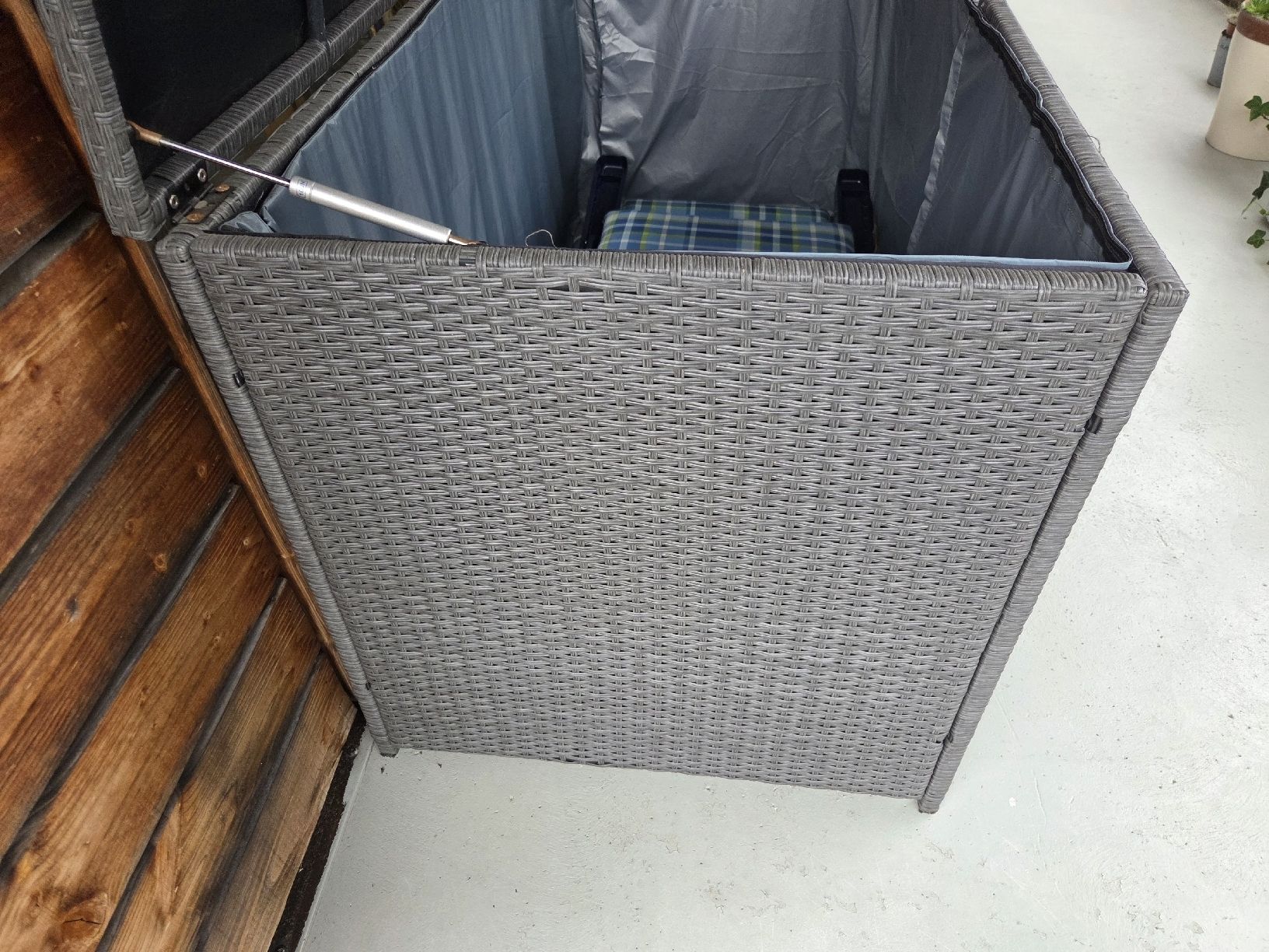 Coffres de rangement: Kissenbox  – D'occasion à Unterschächen par Fixu86 1