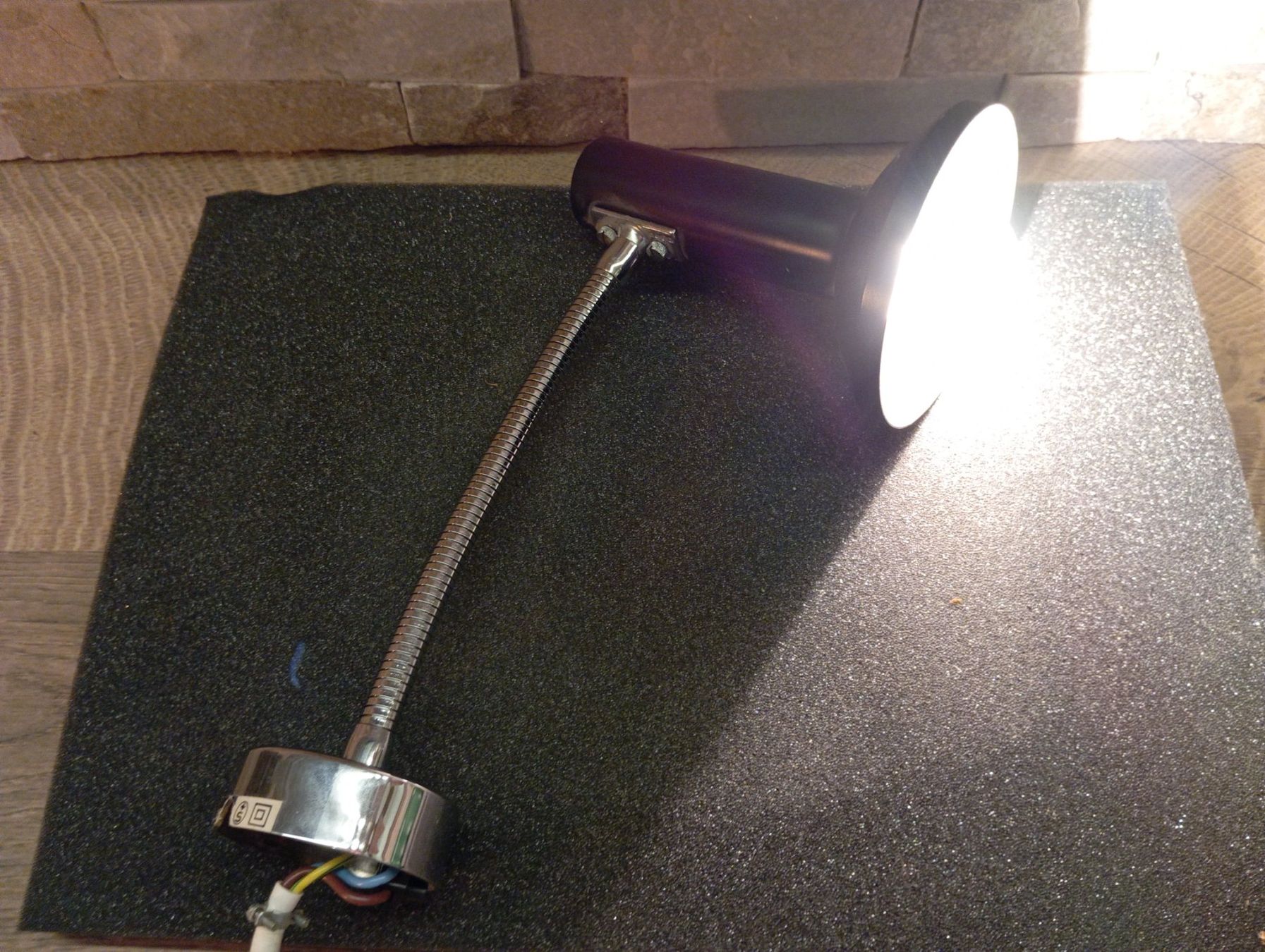 Lampade: Alte Schwanenhals Leuchte – Usato da Giswil venduto da Zumdesign