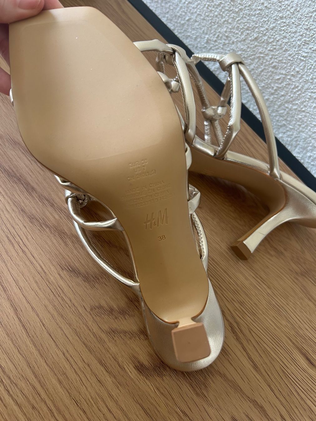 H&M Damenschuhe: Goldene Sandaletten Grösse 38 NEU – Neu (gemäss Beschreibung) aus Oberengstringen von Bechi 6