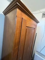 Alter Holzschrank