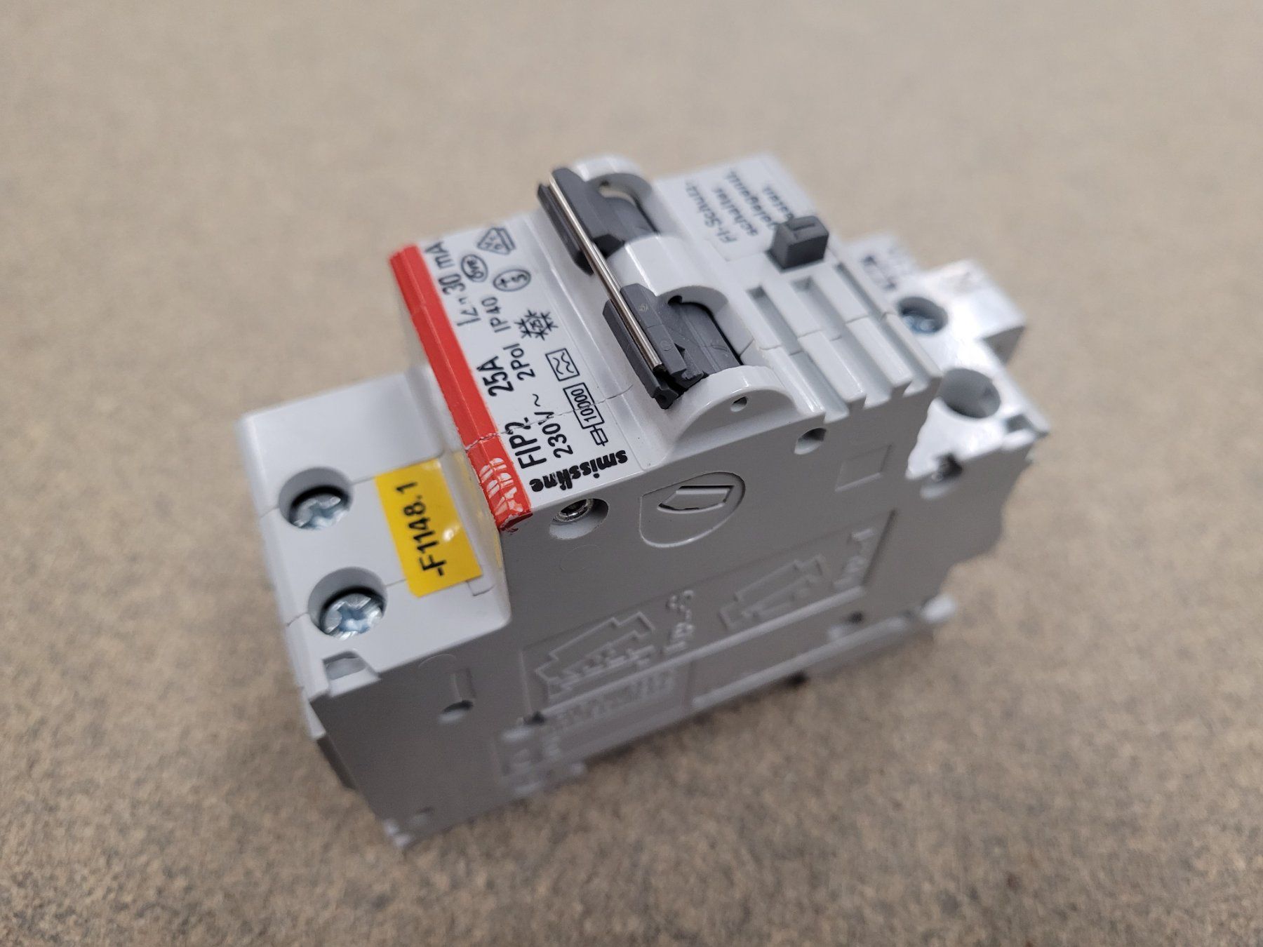 ABB Stromzufuhr: ABB FIP2 25A 30mA – Gebraucht aus Vitznau von Night-Fire 4