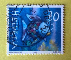 Nr.1027 GESTEMPELT Regenbogenfisch allein unterwegs 2001  ﻿