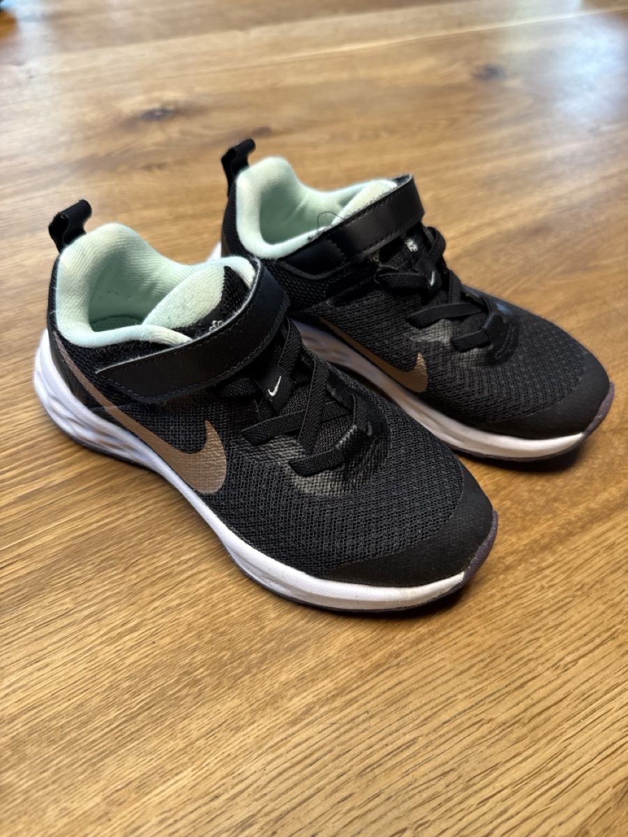 Nike Scarpe per ragazzi: Sneaker Nike Gr. 28 – Usato da Rohr b. Olten venduto da -FaLu-