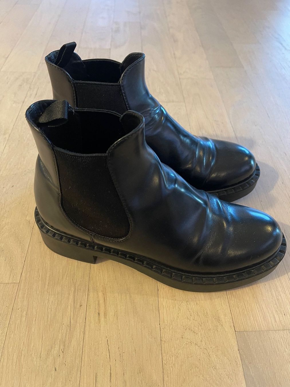 Prada Damenschuhe: Prada Damenschuhe Original 37 – Gebraucht aus Männedorf von sebasta 1