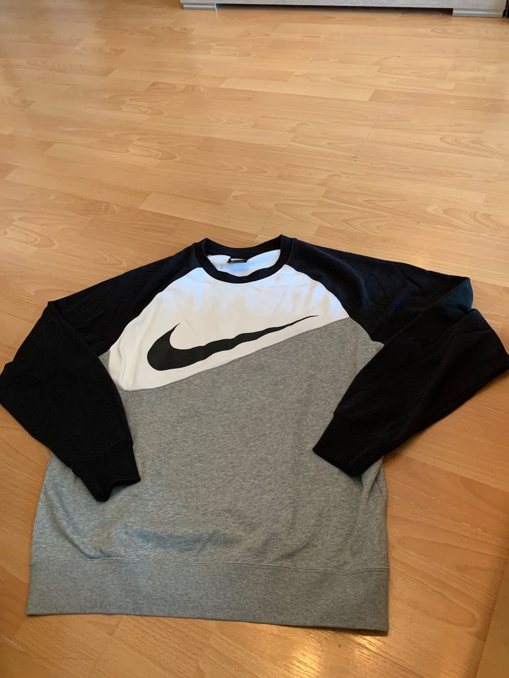 Nike Maglioni & Felpe: Joli pull Nike taille L neuf – Usato da MEYRIN venduto da Gwendo10