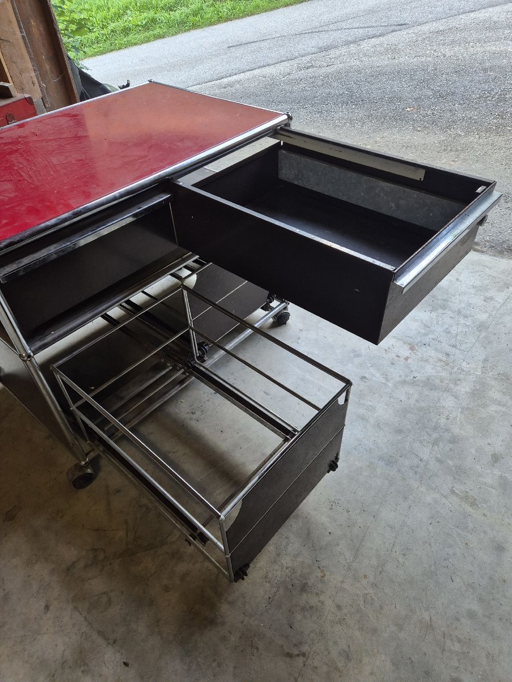 USM Banconi: USM Haller Rollcontainer – Usato da Aeschau venduto da Johann.W 1
