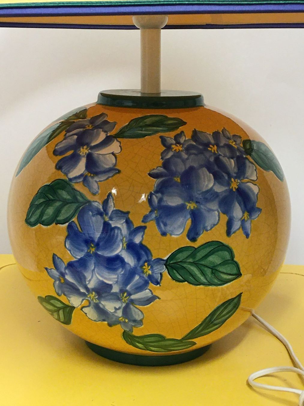 Lampen: Gelbe Lampe mit Tisch, Vintage Stil – Gebraucht aus Olten von ELHANDEL 4