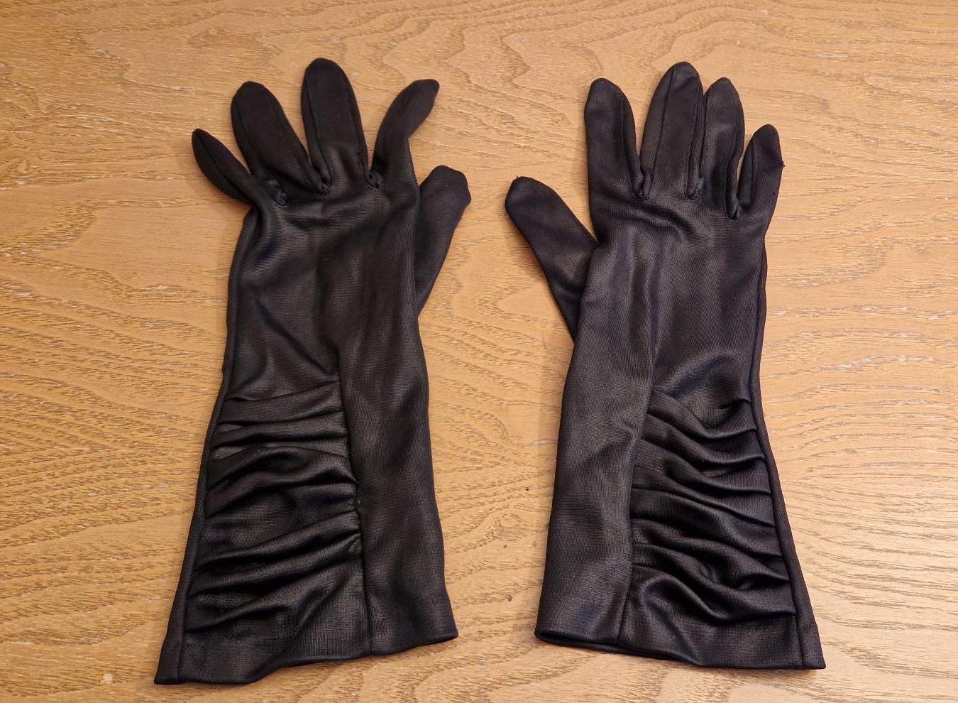 Guanti & manicotti: Schwarze Damenhandschuhe – Usato da Pratteln venduto da klettersteig 2