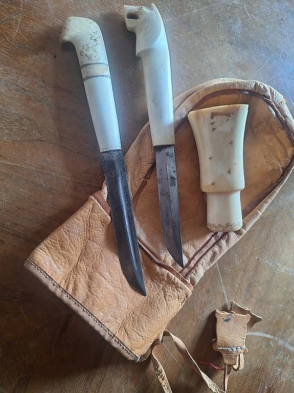 Posate: Antike Knochen-Handarbeit Messerset mit Ledertasche  – Usato da Wynau venduto da Ziegler_Secondhand 1