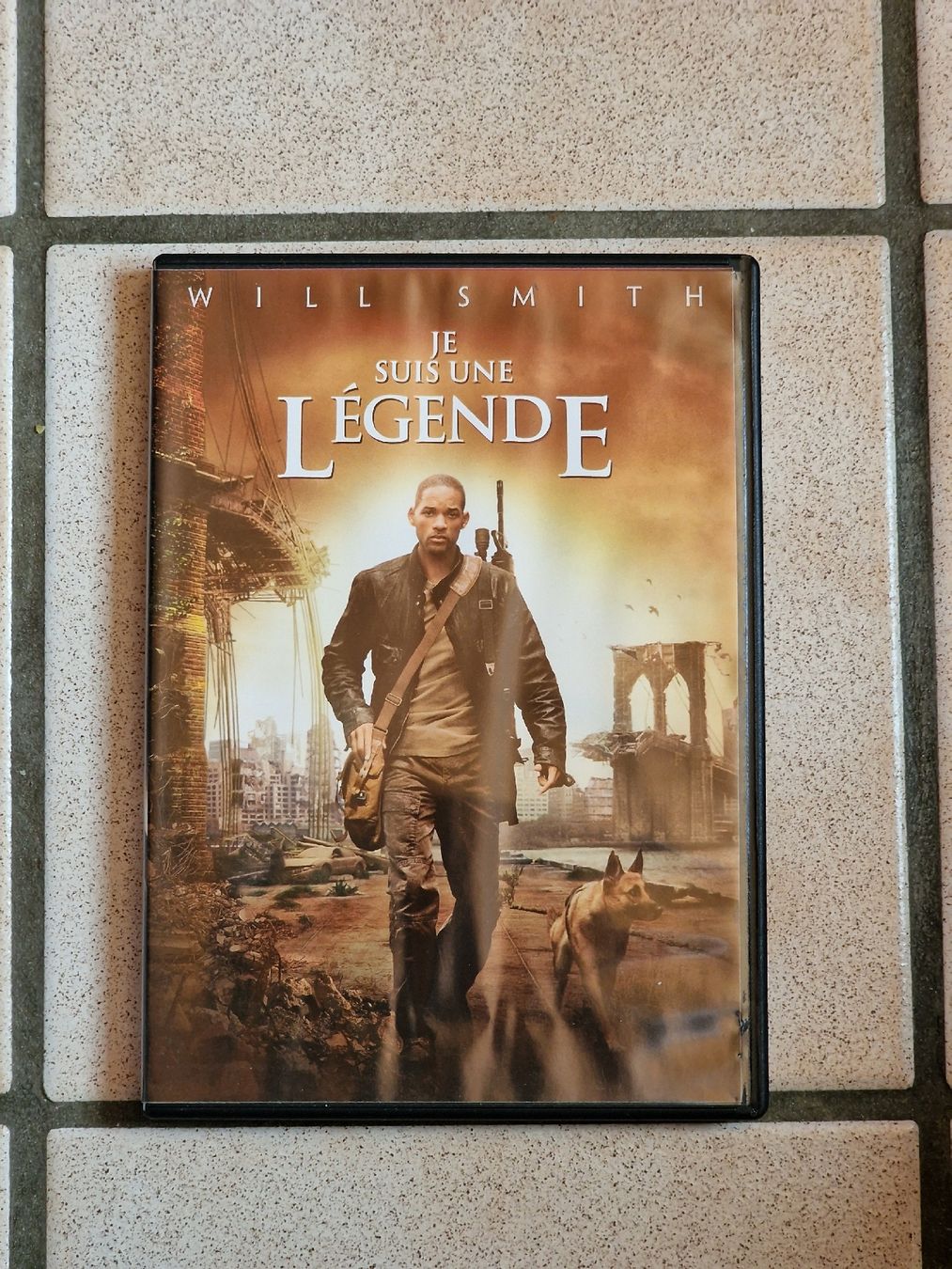 Tutti i DVDs: Je suis une Légende DVD – Usato da Echallens venduto da mal_z665