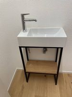 Lavabo mit Gestell