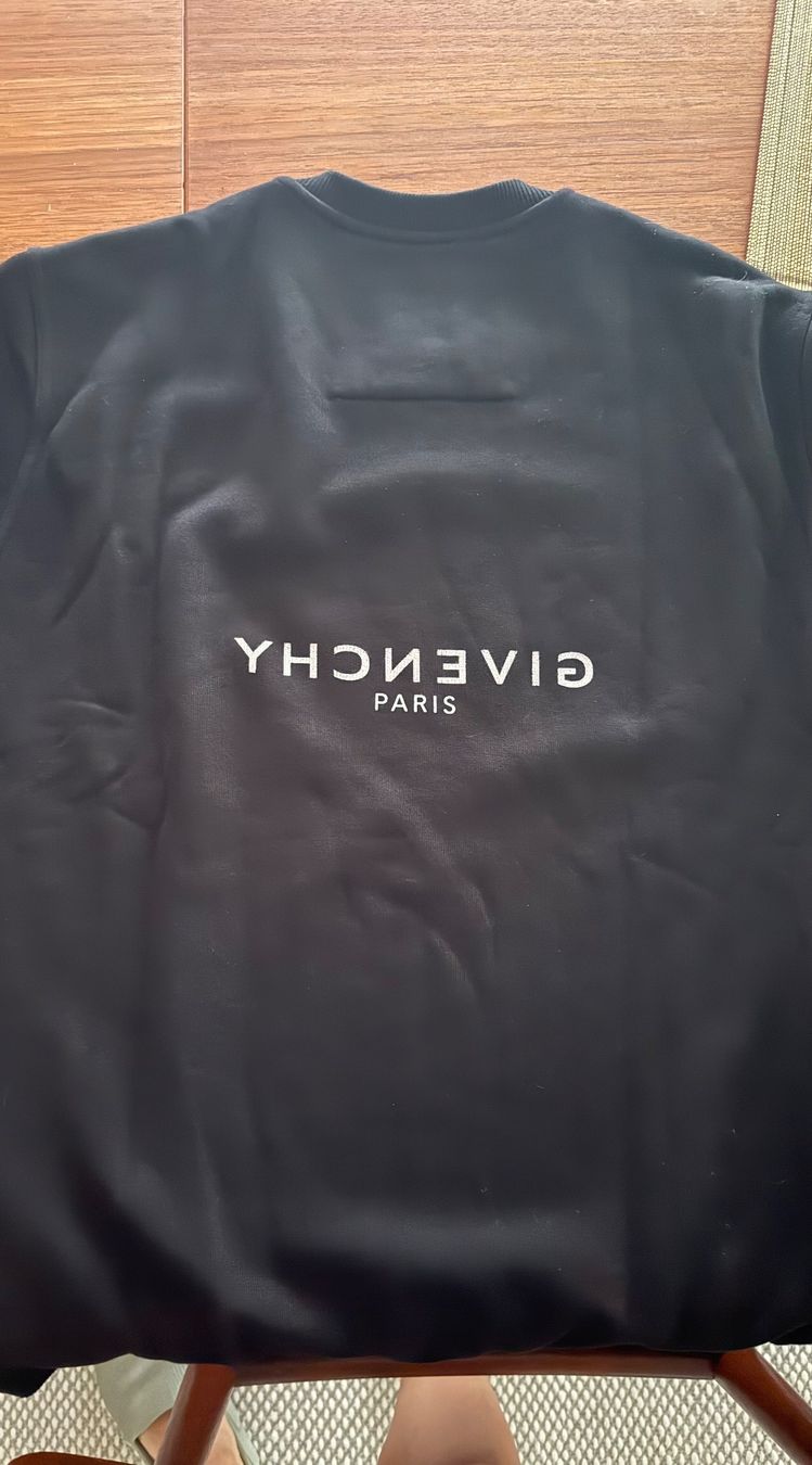 Givenchy Pullover & Sweatshirts: Givenchy pulli – Neu (gemäss Beschreibung) aus Horgen von baluu_10 1