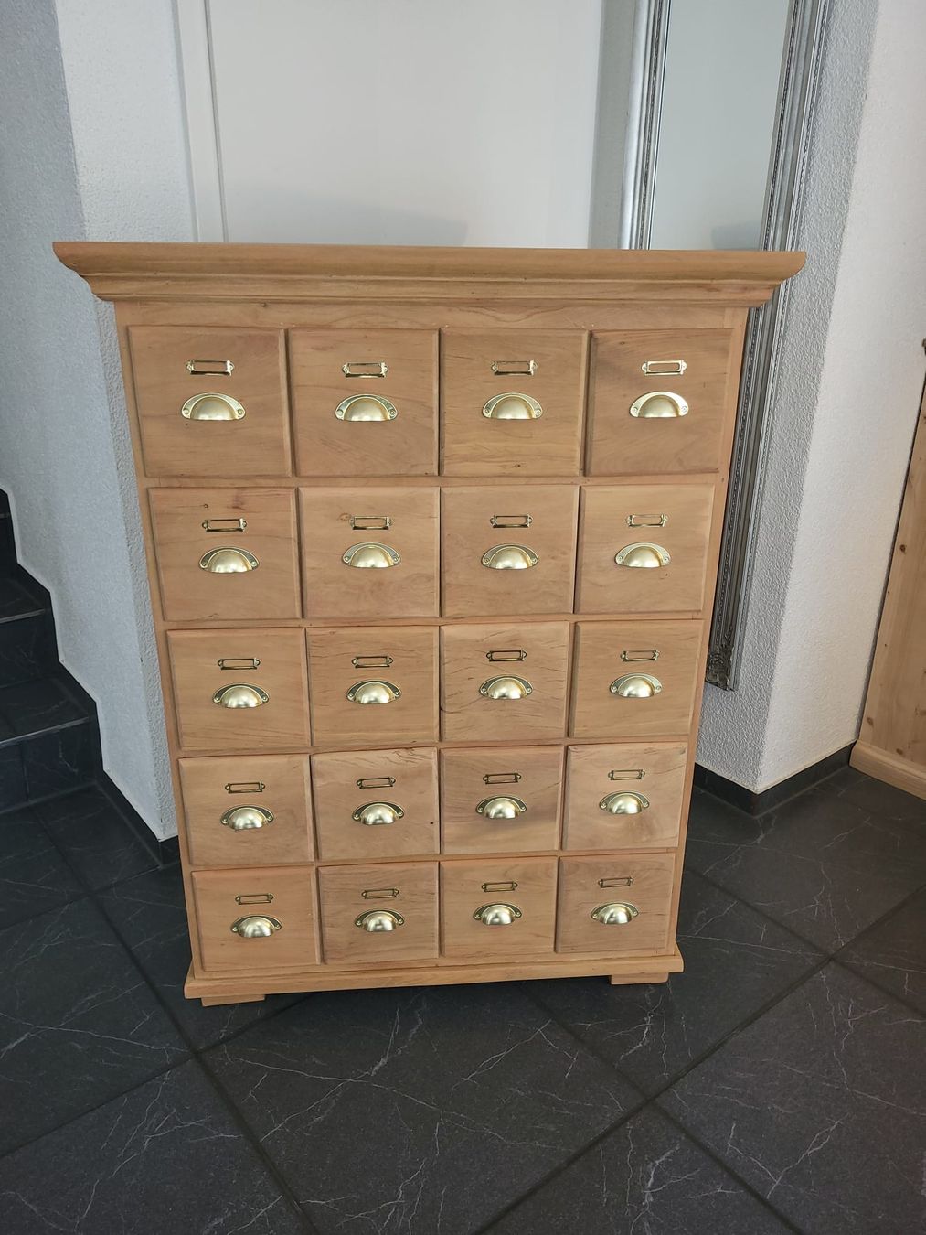 Cassettiere: Kommode/Schubladenstock aus Hartholz – Usato da Hofstetten SO venduto da famburgert 1