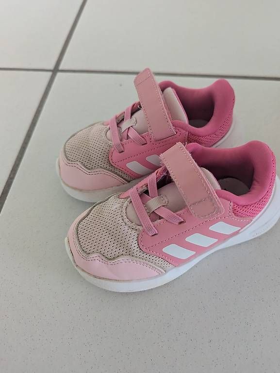 Scarpe per ragazze: Sneakers Schuhe Grösse 24 – Usato da Arlesheim venduto da jaus01
