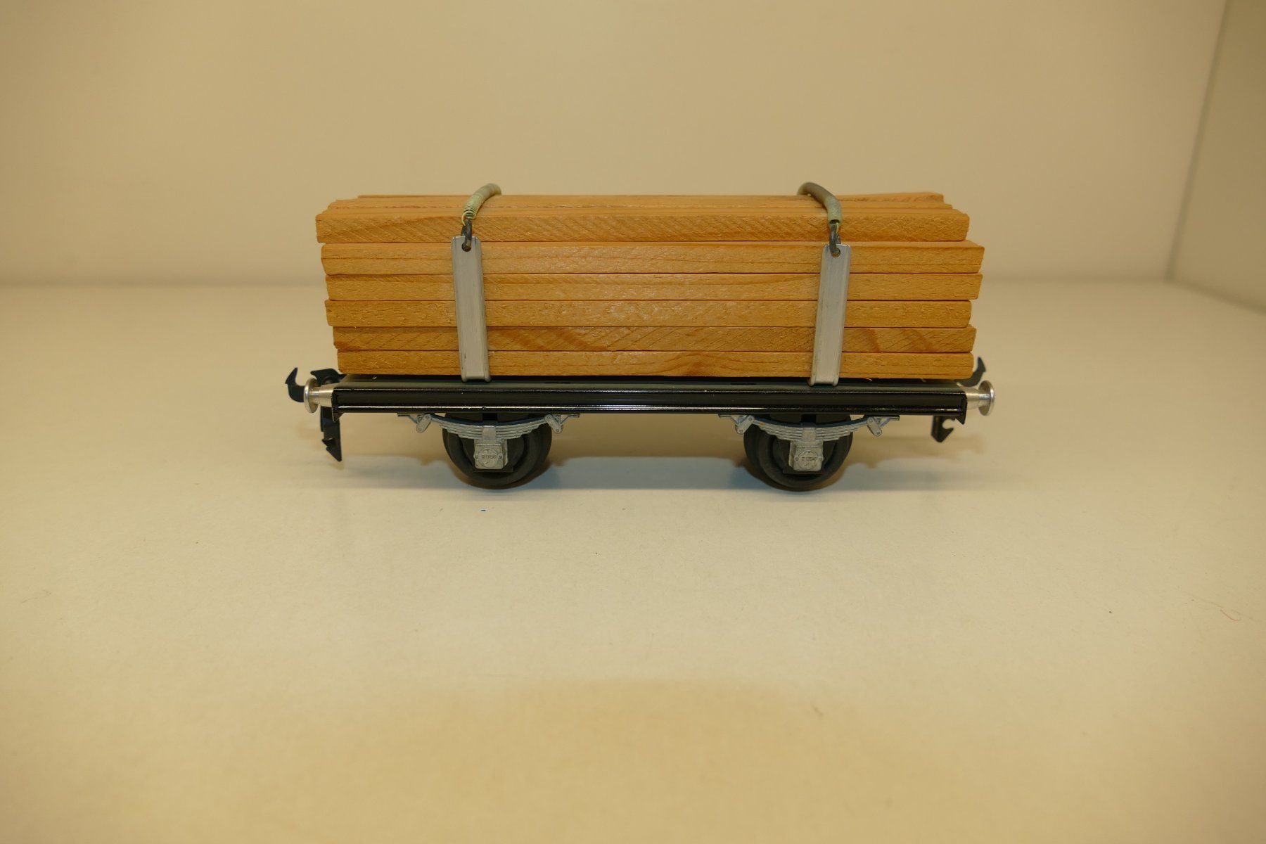 Buco Modellini di ferrovie: Buco 0: SBB Flachwagen mit Holz beladen – Usato da Niederhasli venduto da rail-duerst 2