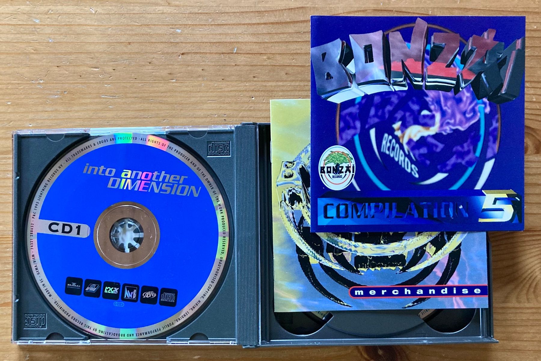CD: Bonzai Compilation 5: Into another Dimension (NEU, 1995) – Nuovo (secondo la descrizione) da Zürich venduto da Djmotionch 1