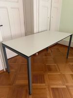 sehr stabiler Bürotisch weiss mit Metallgestell