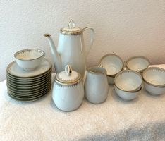 Service à café porcelaine, décor doré et plat à tarte